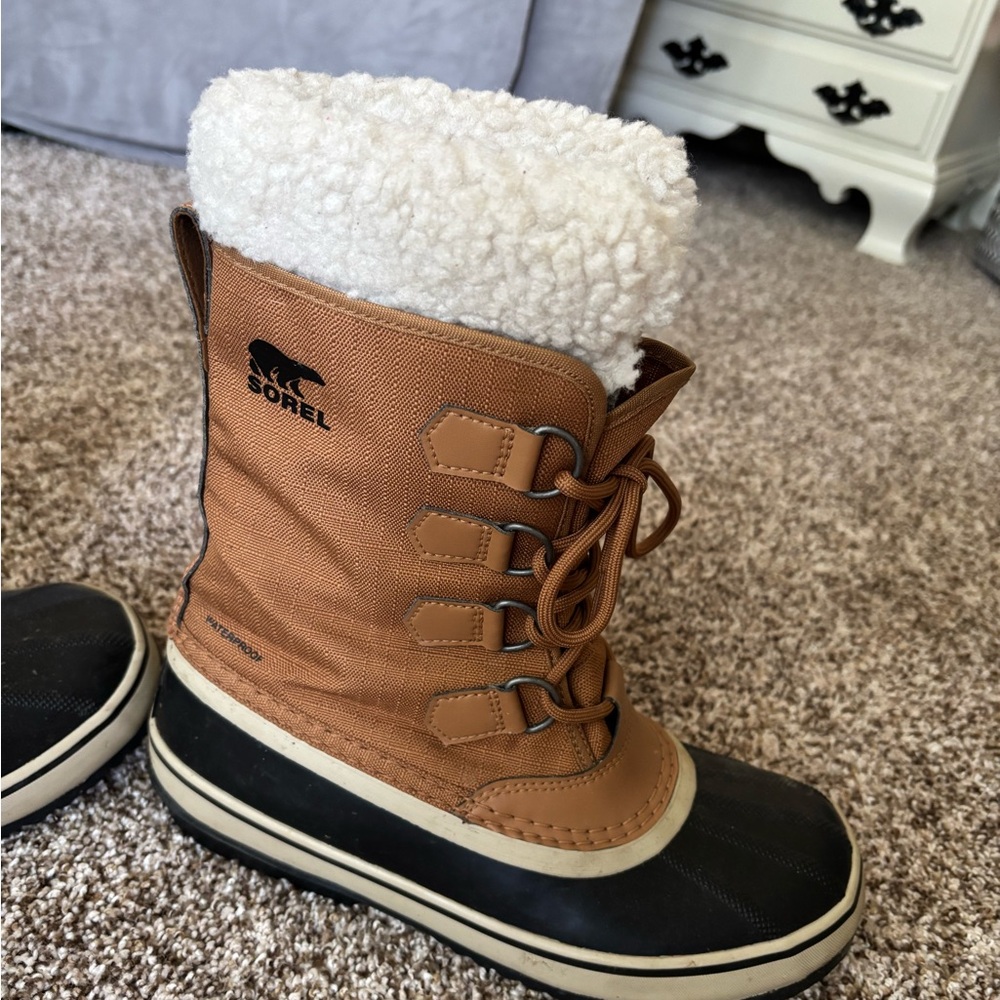 Sorel Black and Tan Boots with White Lining